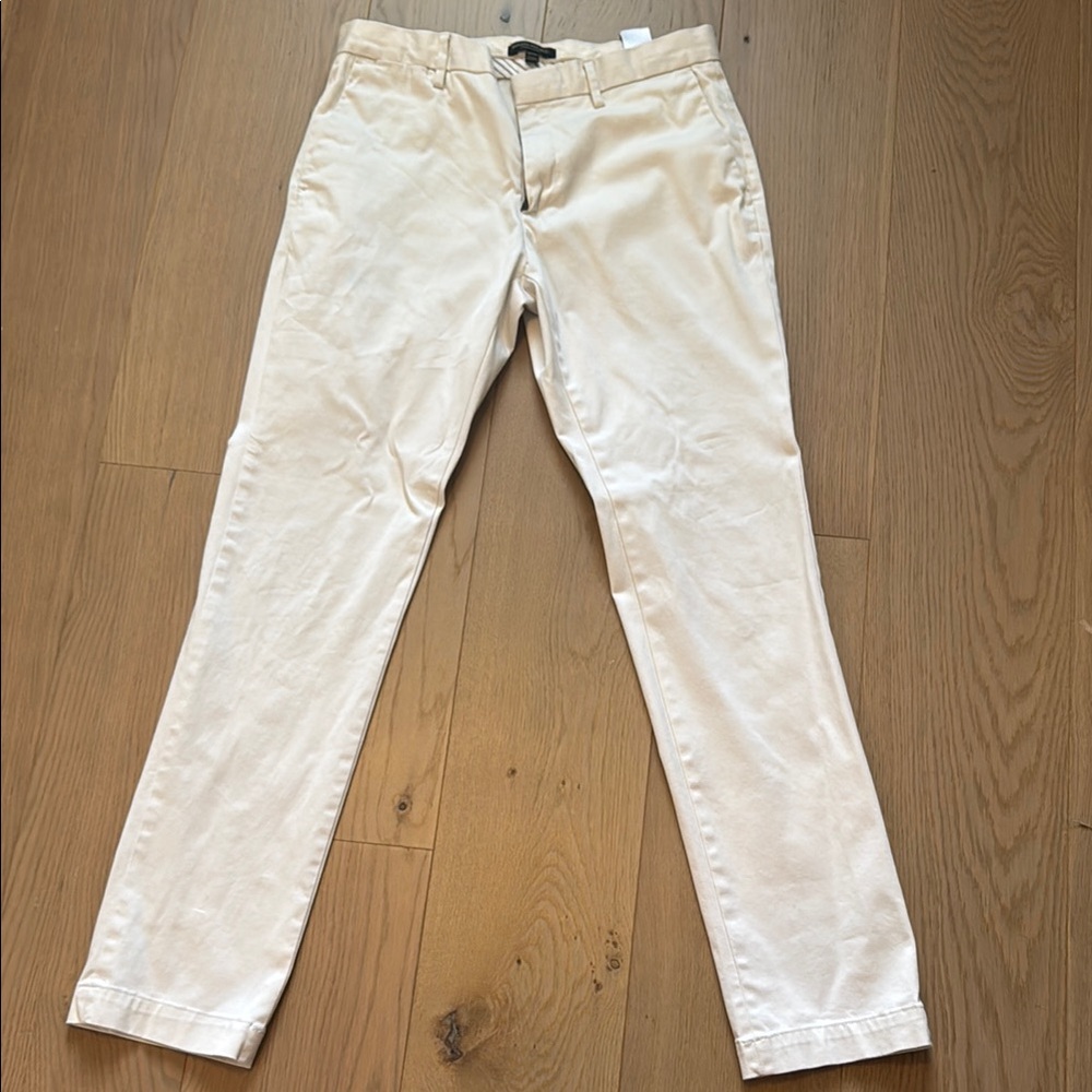 Banana Republic Cream Aiden Chinos Classic